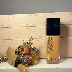 Dior Forever Skin Glow Foundation